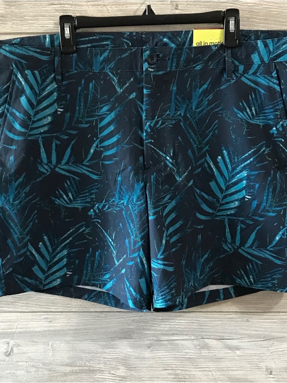 BNWT Men All In Motion Hybrid Shorts